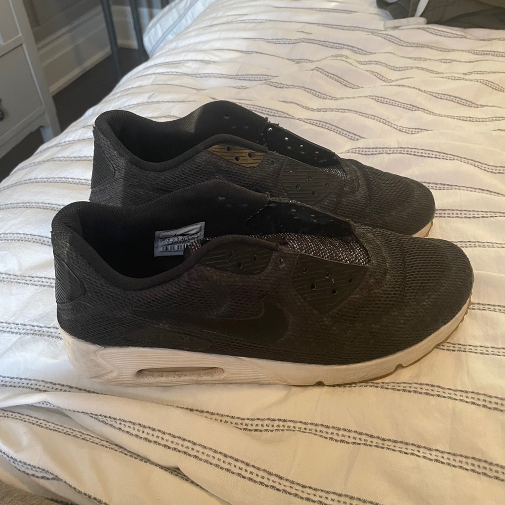 Nike black Air Max size 11